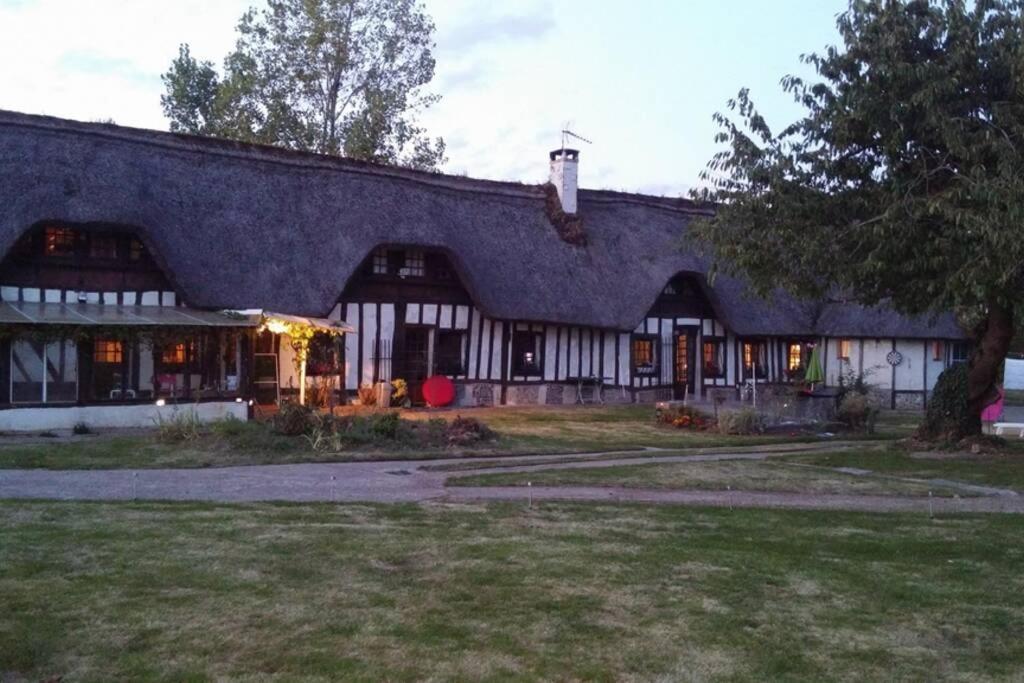 Chaumiere Du Chateau D'O Et Sa Mini Ferme ,Gite 21Couchages Goupil-Othon Exterior foto